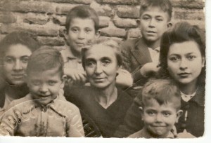 Maria ibarra valdeolivas viuda de mendieta con sus hijjos