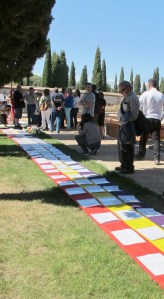 La fosa durante el acto de homenaje.