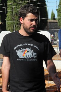 Javier Morales, miembro del Foro por la Memoria, quien habló en nombre de Izquierda Unida y la UJCE