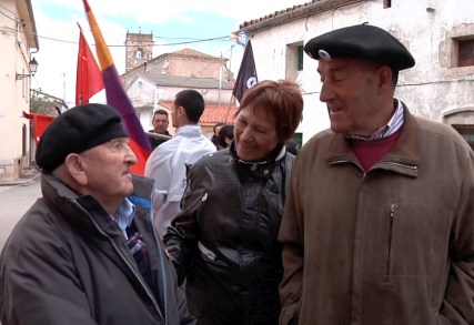 Trifon, Celia y Antonio viejos amigos y camaradas que se reencuentran.