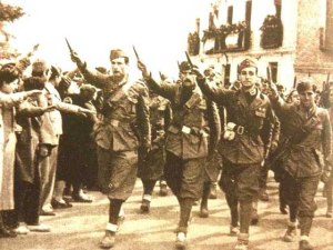Tropas fascistas en la ciudad de Guadalajara en uno de los desfiles posteriores a la ocupación de la ciudad. Archivo FMGU