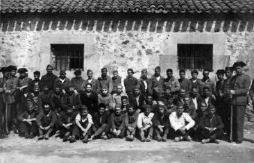 85bb38389f0f78f697061ddf287160c9-1